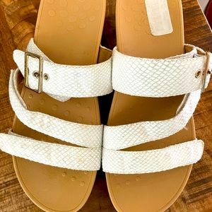 Vionic sandals size 11m